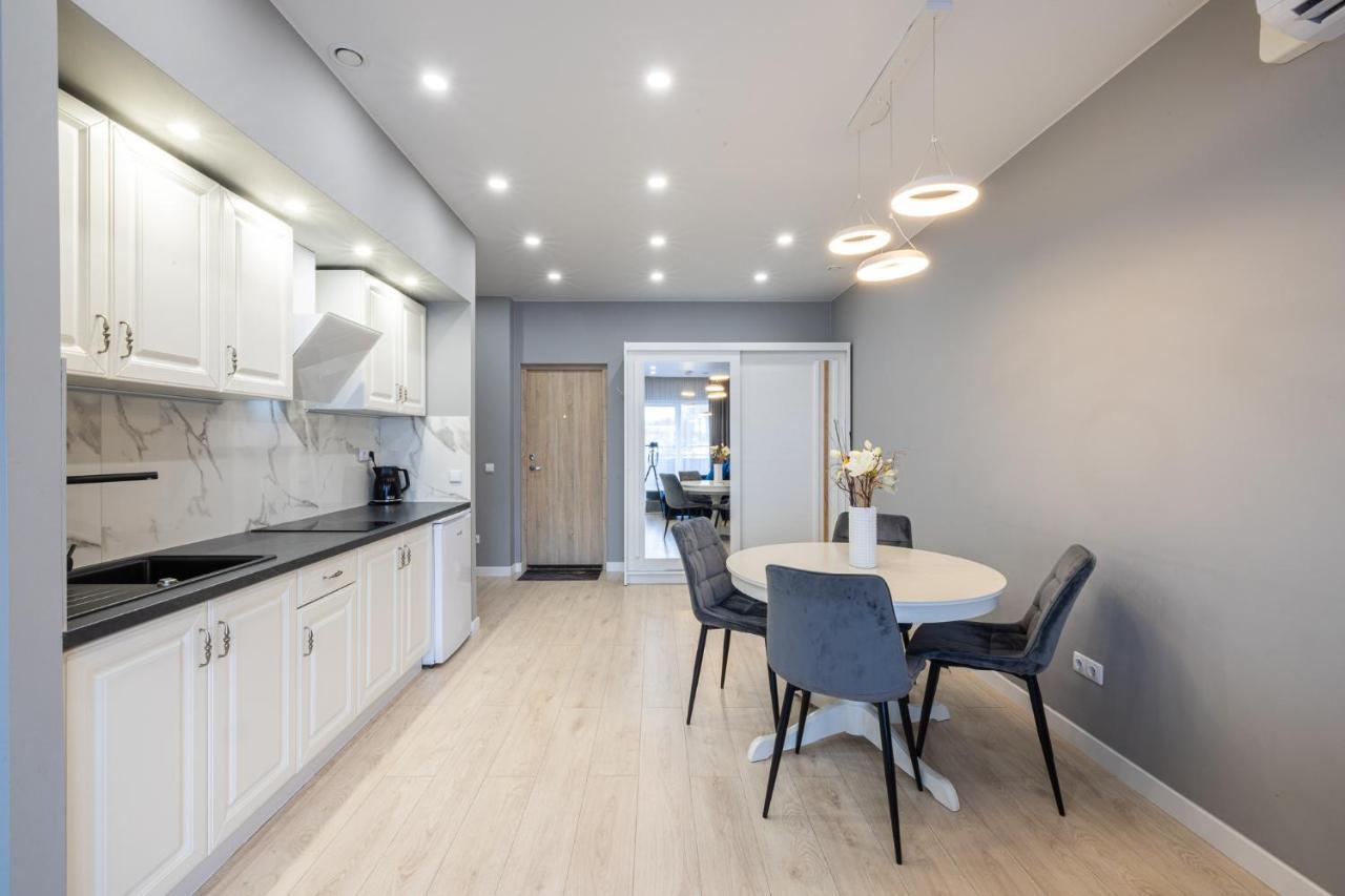 Dharma Stay Apartamentai Su Terasa Ir Vaizdu I Miesta Telšiai المظهر الخارجي الصورة